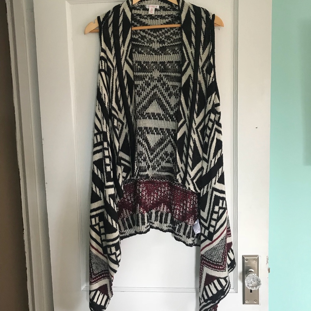 Red white and black short sleeved cardigan